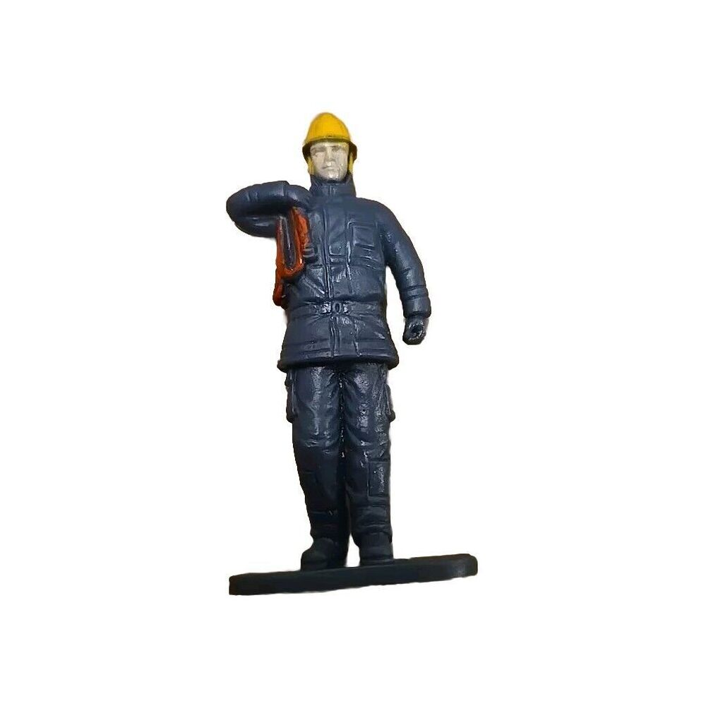 2" Fireman Toy Plastic Action Figure Ready To Put Out Fires Pre-owned Unwrapped